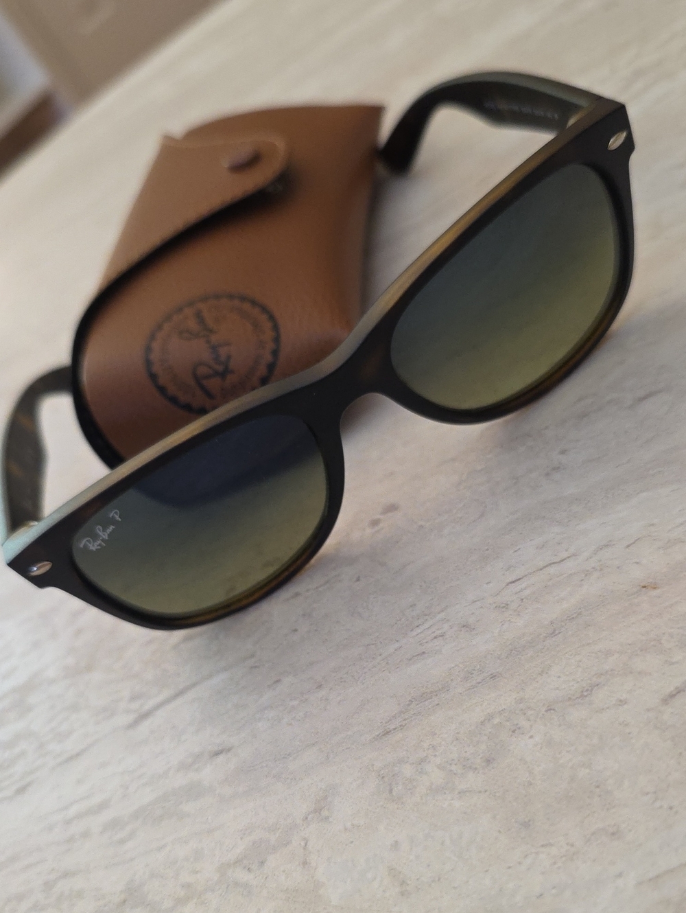 Ray-Ban Black Frame Green Gradient Lenses with Brown Case